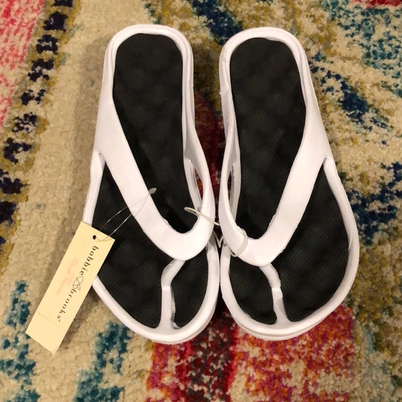 Bobbie Brooks Shoes - 🧜🏼‍♀️3 for $15 item!🧜🏼‍♀️women flipflopsan…